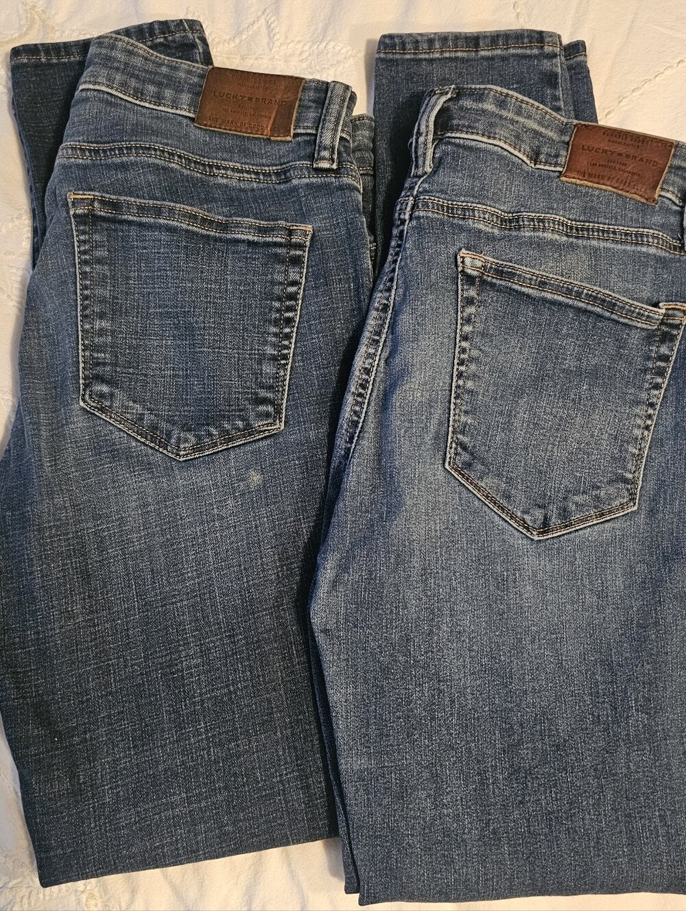 2 Pair ****Lucky Brand Skinny Leg Women’s Jeans in Mid and Dark Blue Denim